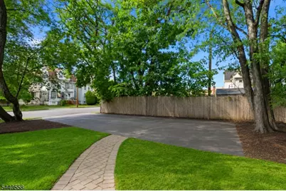 129 Claremont Ave #2, Montclair Twp., NJ 07042 - Photo 5
