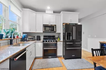 129 Claremont Ave #2, Montclair Twp., NJ 07042 - Photo 11