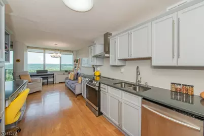 1 Claridge Dr #725, Verona Twp., NJ 07044 - Photo 5