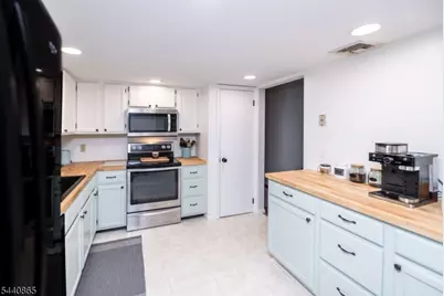 17 Decatur St, Knowlton Township, NJ 07832 - Photo 9