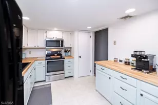 17 Decatur St, Knowlton Township, NJ 07832 - Photo 9