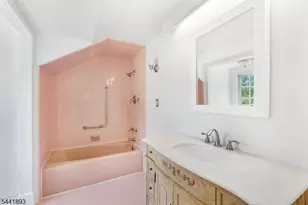 401 Bloomsbury Rd, Franklin Township, NJ 08804 - Photo 23