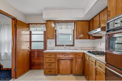 27 Crystal St, North Arlington, NJ 07031 - Photo 11