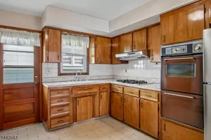 27 Crystal St, North Arlington, NJ 07031 - Photo 9