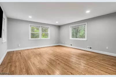27 Dogwood Rd, Morris Plains, NJ 07950 - Photo 11