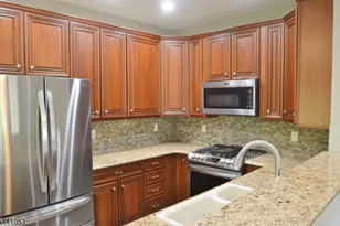 1 Greenwich Ct, Mount Olive, NJ 07828 - Photo 5