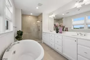 1 Beacon Pl, Warren Township, NJ 07059 - Photo 27