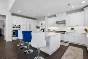 1 Beacon Pl, Warren Township, NJ 07059 - Photo 13