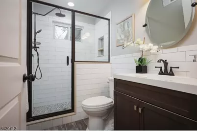 81 Hutchinson St, Clark Township, NJ 07066 - Photo 17