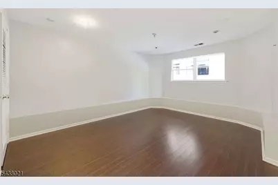 726 Harbortown Blvd, Perth Amboy, NJ 08861 - Photo 31