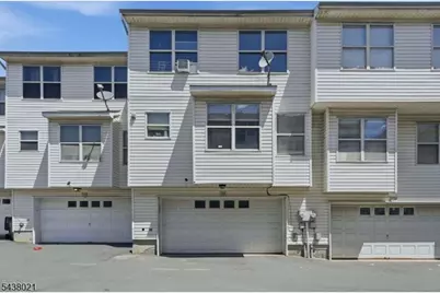 726 Harbortown Blvd, Perth Amboy, NJ 08861 - Photo 37