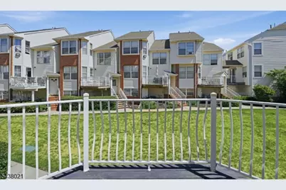 726 Harbortown Blvd, Perth Amboy, NJ 08861 - Photo 9