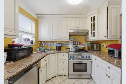 726 Harbortown Blvd, Perth Amboy, NJ 08861 - Photo 15