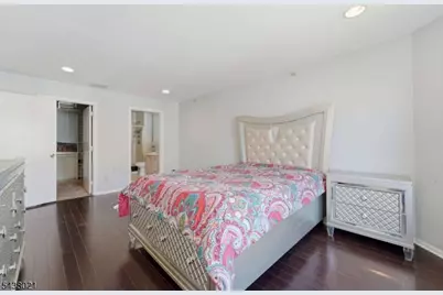726 Harbortown Blvd, Perth Amboy, NJ 08861 - Photo 21