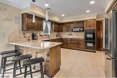 7 Glendale Ln, Fairfield, NJ 07004 - Photo 9