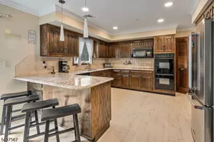 7 Glendale Ln, Fairfield, NJ 07004 - Photo 9