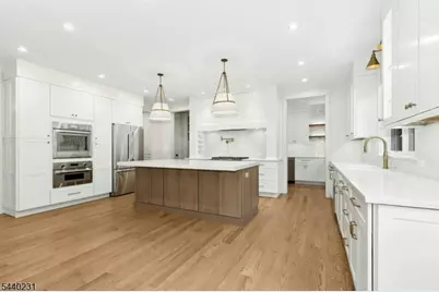 155 Dogwood Ln, Berkeley Heights Township, NJ 07922 - Photo 5