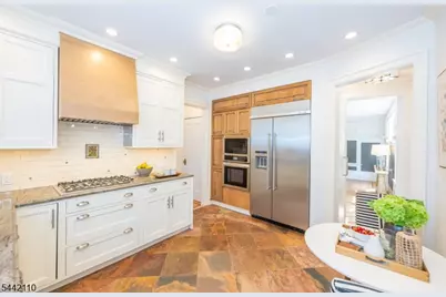 16 Upper Mountain Ave, Montclair, NJ 07042 - Photo 11