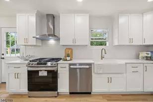 100 Pier Ln, Fairfield, NJ 07004 - Photo 11