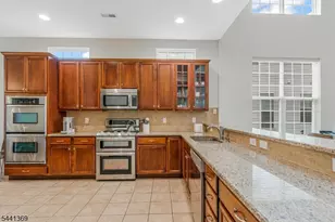 46 Andover Dr, South Brunswick Township, NJ 08824 - Photo 5