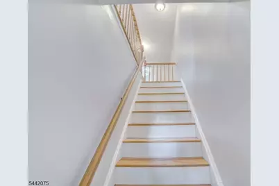 28 Wedgewood Dr #42, Verona, NJ 07044 - Photo 3