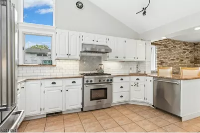 1179 Blazo Ter, Mountainside, NJ 07092 - Photo 9
