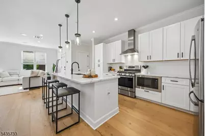 9 Farrand St, Bloomfield Twp., NJ 07003 - Photo 3