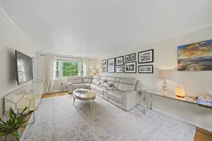 25 Lord Stirling Dr, Parsippany, NJ 07054 - Photo 9