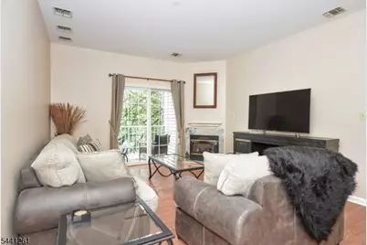 124 Barrister Dr #124, Butler, NJ 07405 - Photo 3