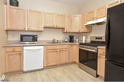 124 Barrister Dr #124, Butler, NJ 07405 - Photo 9