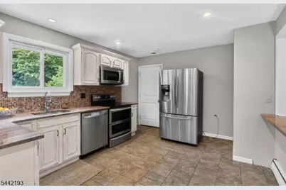 475 Rifle Camp Rd, Woodland Park, NJ 07424 - Photo 9
