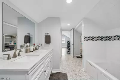 23 Elmwood Ter, Linden, NJ 07036 - Photo 29