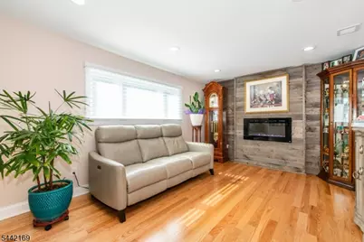 226 Winifred Dr, Totowa, NJ 07512 - Photo 3