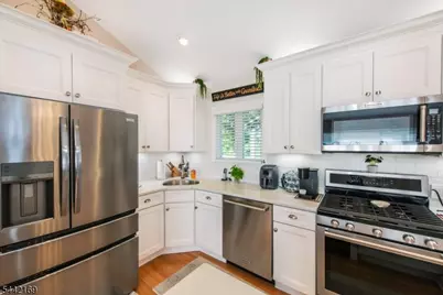 226 Winifred Dr, Totowa, NJ 07512 - Photo 9