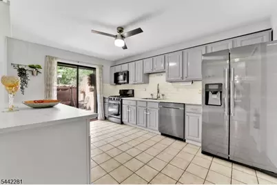 203 Kingsberry Dr, Franklin Township, NJ 08873 - Photo 5