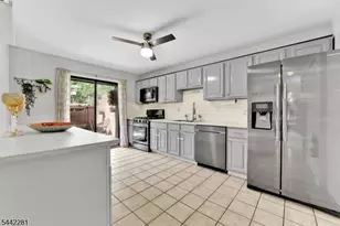 203 Kingsberry Dr, Franklin Township, NJ 08873 - Photo 5