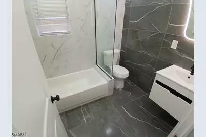 590 Hunterdon St, Newark, NJ 07108 - Photo 13