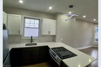 590 Hunterdon St, Newark, NJ 07108 - Photo 9