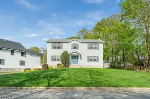 27 Harvest Ln, Livingston, NJ 07039 - Photo 7