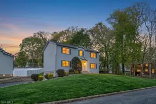 27 Harvest Ln, Livingston, NJ 07039 - Photo 5