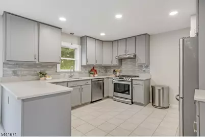 27 Harvest Ln, Livingston, NJ 07039 - Photo 19