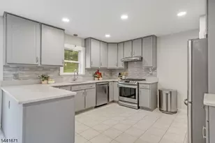 27 Harvest Ln, Livingston, NJ 07039 - Photo 19