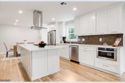 25 Montgomery Rd, Livingston, NJ 07039 - Photo 11