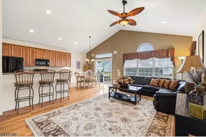 43 Renaissance Blvd, Franklin Township, NJ 08873 - Photo 13
