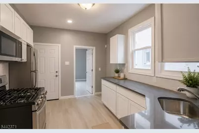 127 Brookwood St, East Orange, NJ 07018 - Photo 3