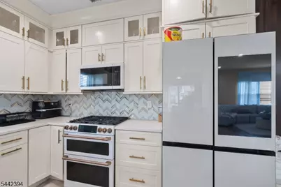 461 1st Ave, Elizabeth, NJ 07206 - Photo 3