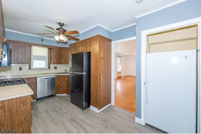 8-02 Henderson Blvd, Fair Lawn, NJ 07410 - Photo 17