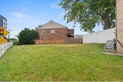 640 Riverside Ave, Lyndhurst Township, NJ 07071 - Photo 27