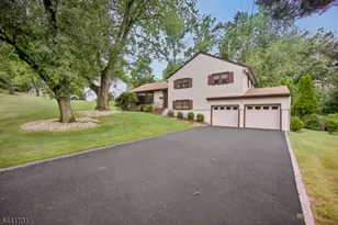19 Bear Brook Ln, Livingston, NJ 07039 - Photo 3