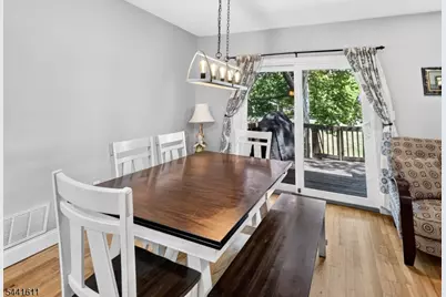 31 Chelsea Cir, Raritan Township, NJ 08822 - Photo 9